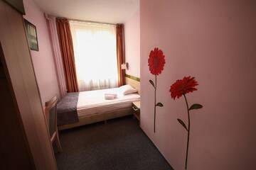 Небольшой одноместный номер в  eMKa Hostel